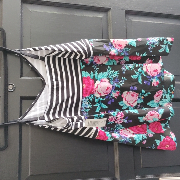 Plus size top - Picture 2 of 3